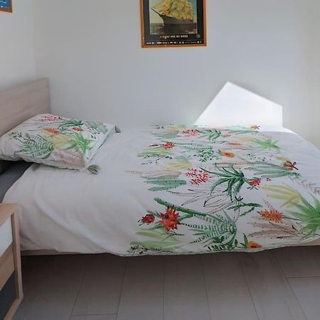 Appartement Pour 3 Personnes Sur La Plage Les Pieds Dans Leau Plonevez-Porzay Exterior photo