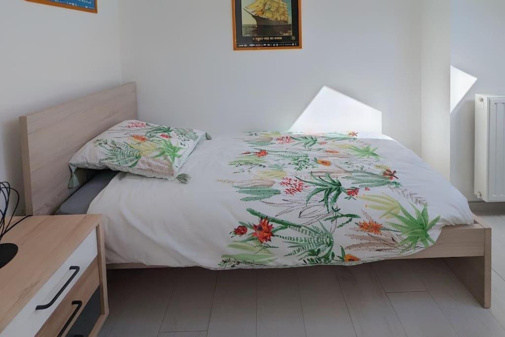 Appartement Pour 3 Personnes Sur La Plage Les Pieds Dans Leau Plonevez-Porzay Exterior photo